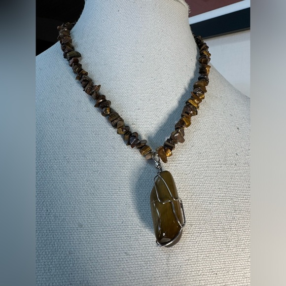 Oblong wire wrapped tiger eye pendant necklace - Picture 5 of 6